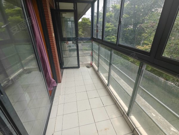 家天下采光通透大阳台，简装整洁拎包入住，安静宜居好户型