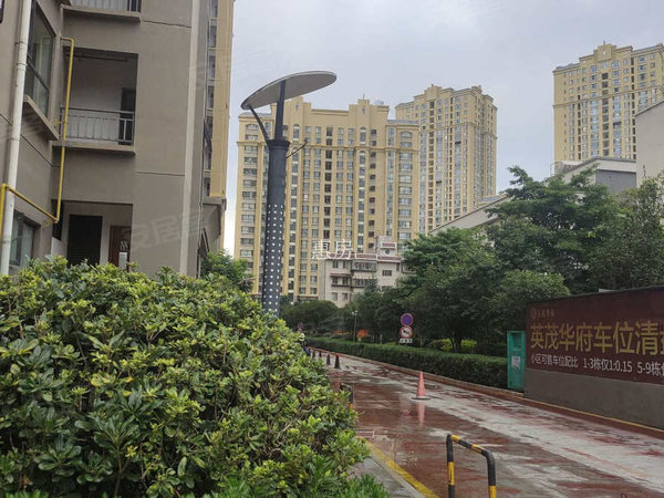 昆明五华黄土坡英茂华府滇缅大道 金泰国际旁 五华实验小学隔壁 近附