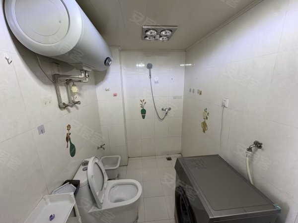 万象汇盒马商圈，生活便利，紧靠临泉路35号线地铁口交通方便
