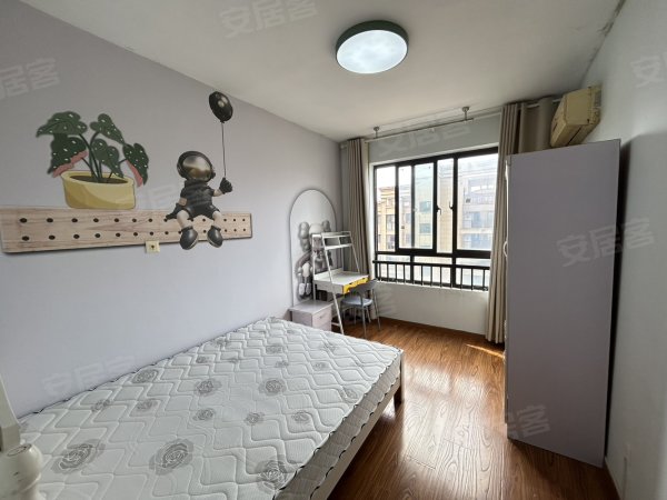 东方蓝海E区_全女生_朝南主卧_押一付一_免费网络_密码锁