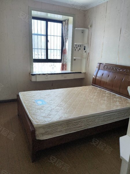 信达西山银杏地铁6号线门口