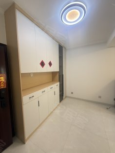 阳光御湖苑_电梯房_1室1厅1卫_通风好