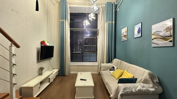 金大地时代天街(loft)_1室1厅1卫_急租房源_家电齐全