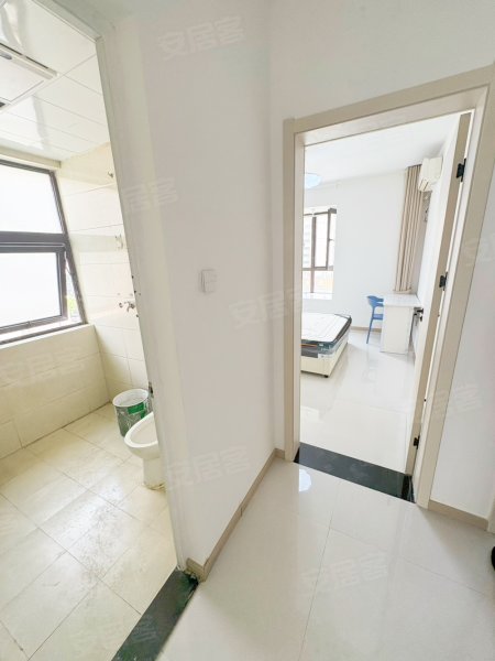 揽湖苑C区南北通透房屋清洁拎包入住地铁口未来塔融创茂中信银行