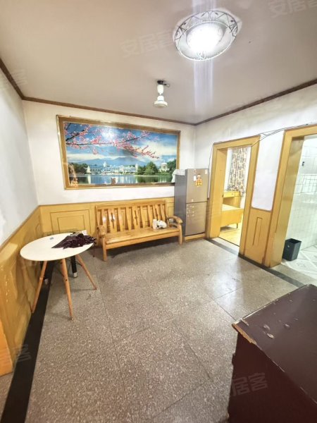 四楼，燃气热水器，岳西东村采光好精装修2室1厅1卫