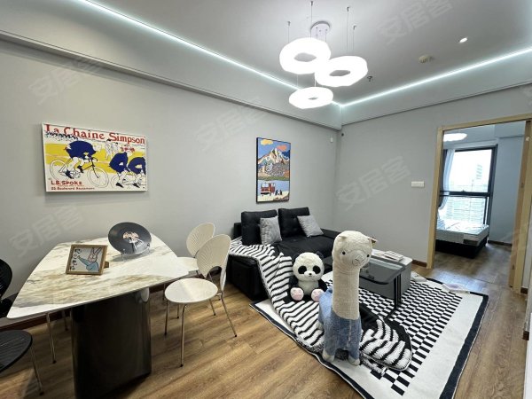 温馨小家_月付_滨湖会展中心_金融港_悦方_地铁口_拎包入住