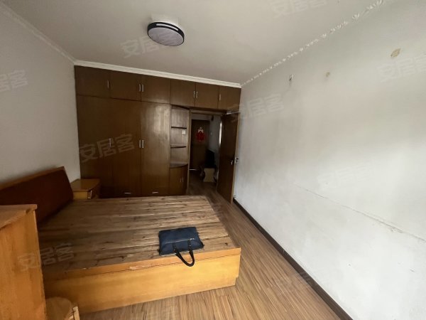 美湖小区_两室一厅_家具家电齐全_随时看房_户型好_地段好