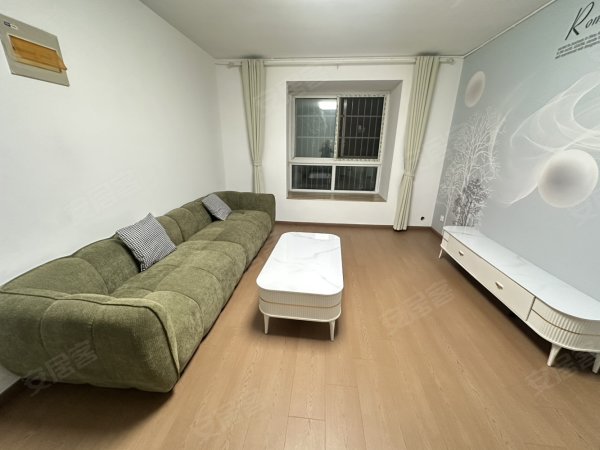 康园南区精装婚房出租，全屋瓷砖地面席梦思大床，出门寿春中学