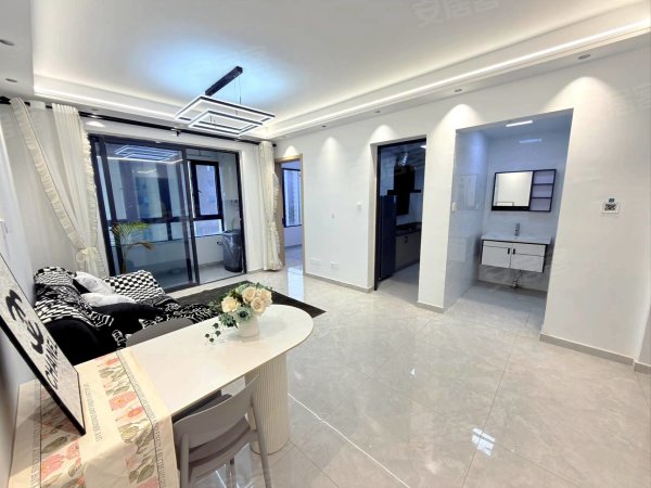 温馨装饰情侣入住民用水电可短租可月付随时看房拎包入住