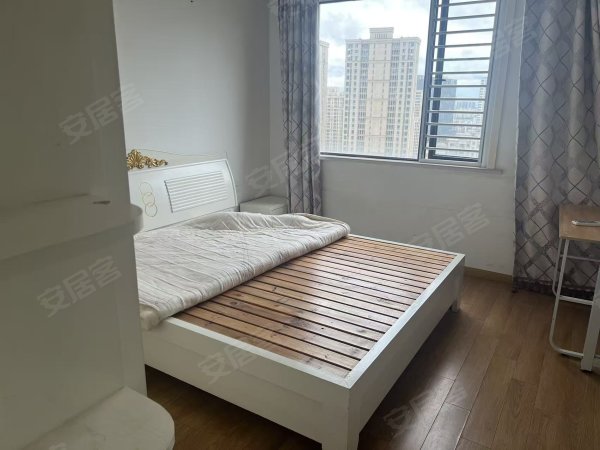经典华城_3室2厅1卫__电梯房_精装修88平米