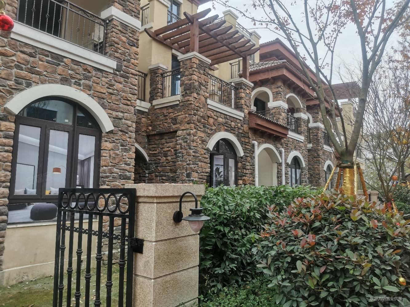 温江光华大道,纯花园联排别墅,临金马湖湿地公园,东原湖光樾墅二手房