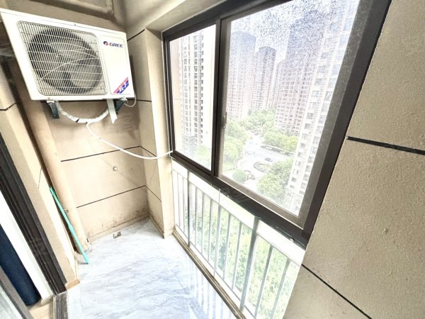 免押急租！民用水电！近滨湖丿银泰丿云谷路地铁丿徽商中行丿急租