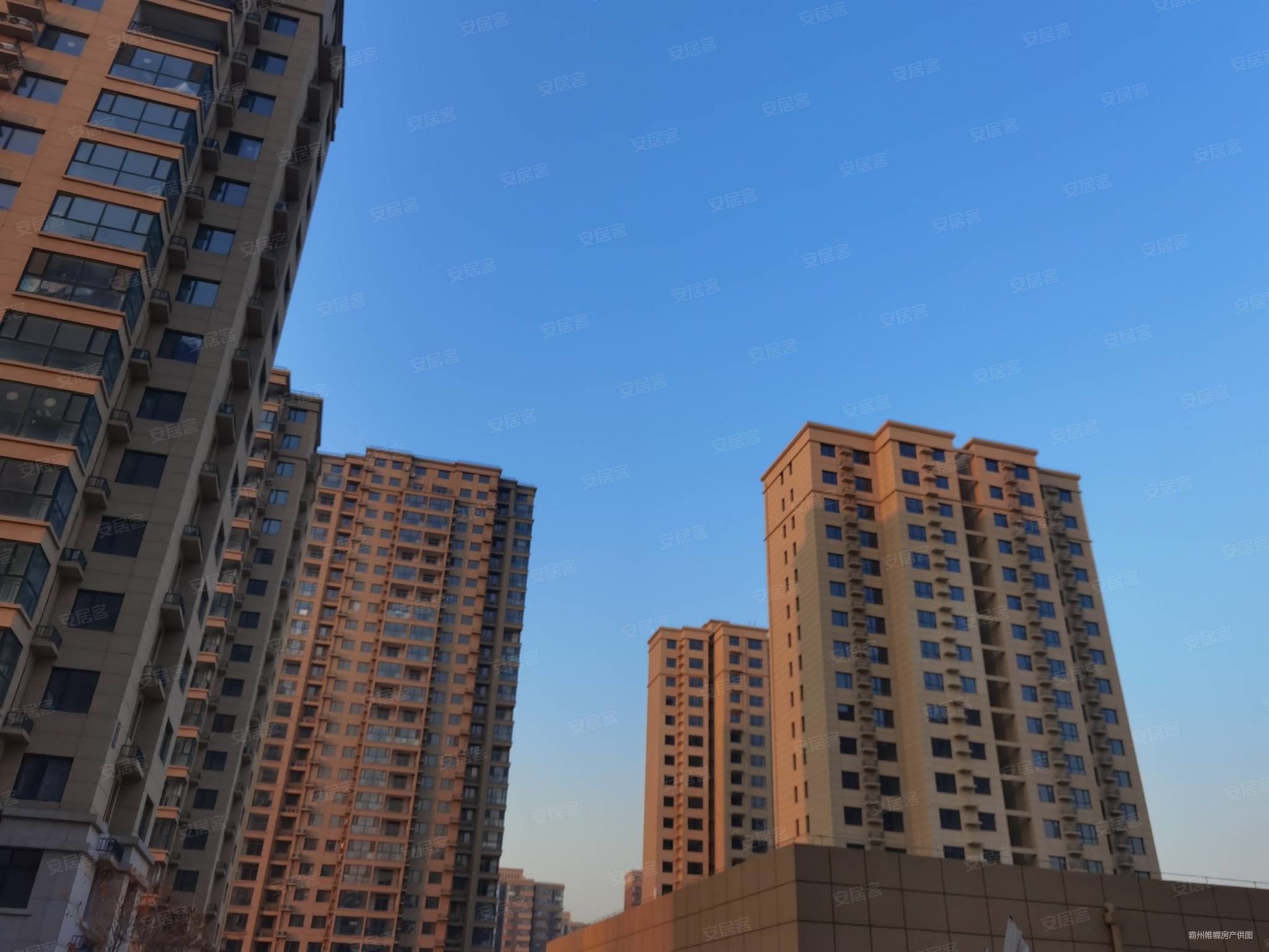 霸州阳光郡. 距离r1地铁3公里. 距离霸州北站4.5公里