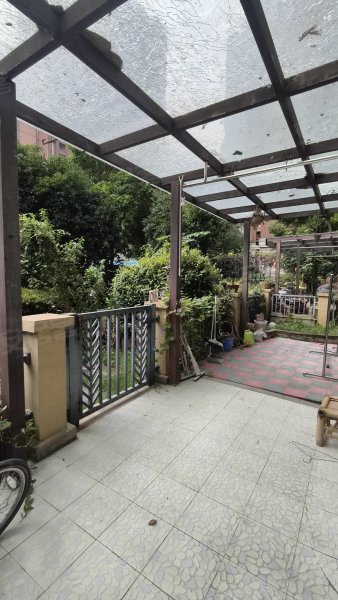 交通出行方便，商业配套齐全