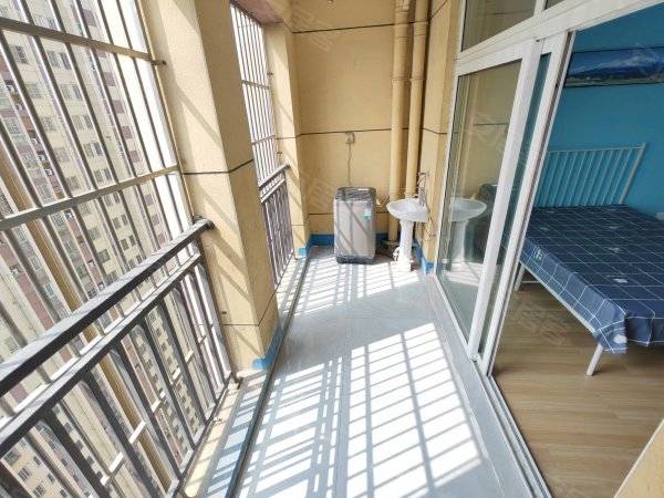 龙岗地铁口短租月付_裕存堂精装修家具家电齐全可拎包入住通燃气