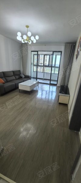 恒信汽车城美丽景湾，120平，3房2卫户型，家具家电全新，拎