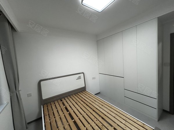 湖畔义乐_业主自住精装_两室全屋定制_停车方便_随时看房