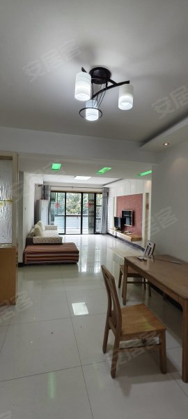 盛世名城精装修，三室两厅两卫
