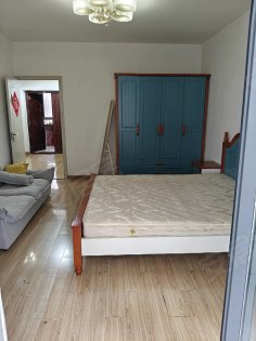 三里庵地铁口梅园公寓，3室1厅，适合三个人合租