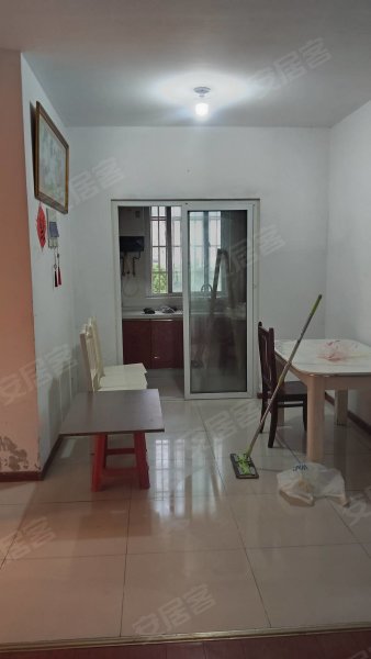 简装修，边户，采光好，家电齐全，拎包入住交通方便
