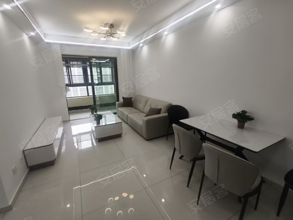 新语华庭可月付_精装带衣帽间_南北通透_全屋瓷砖_拎包入住哦