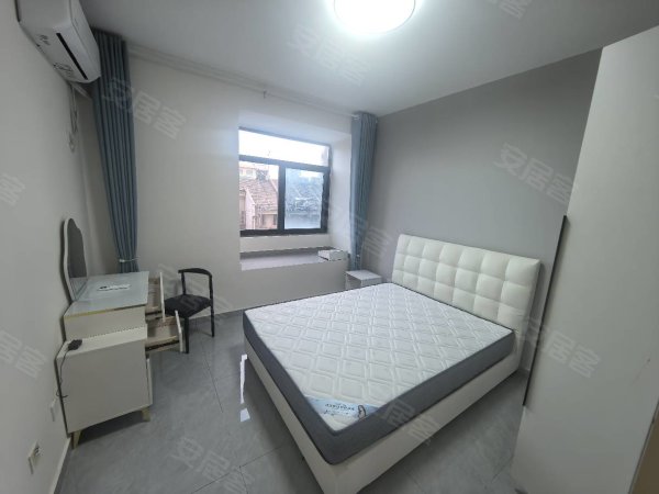 南岗惠园新上大两室出租，近地铁高新龙湖天街，家具家电拎包入住