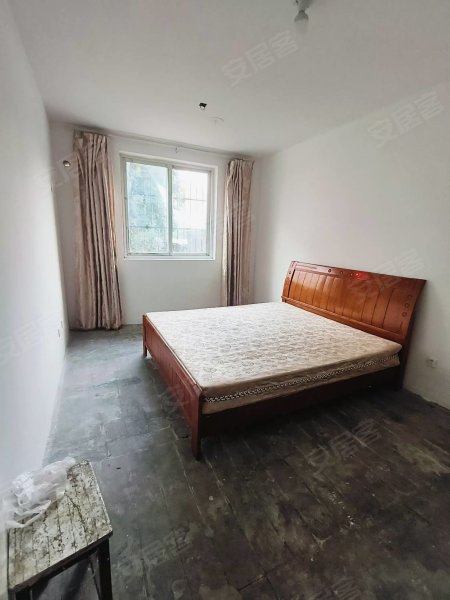 一楼大三室适合做仓库或者住家_东西可配_随时看房采光好