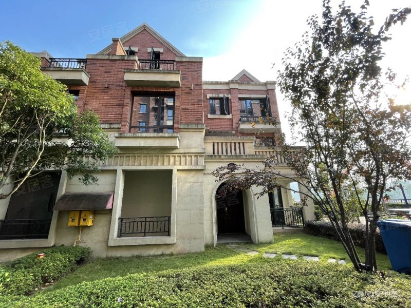 金科云玺台独栋别墅带两个车位超大露台品质高端住宅私家花园