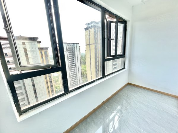湖畔书香东区_主卧独立卫浴_实图实拍拎包入住~湖景房