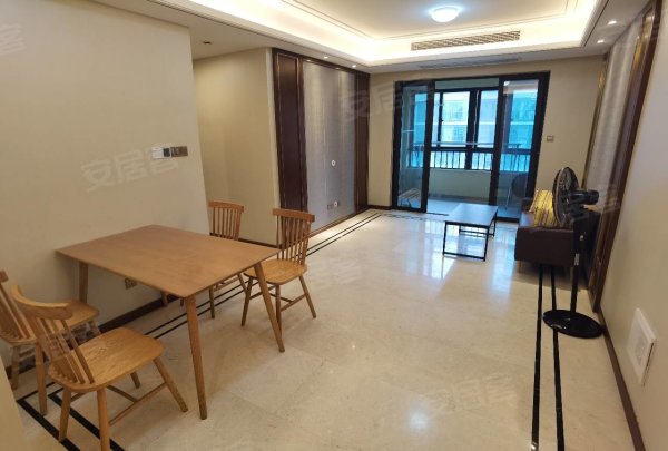 金融城精装三室，品质小区全屋中央空调近地铁，园区干净安静舒适