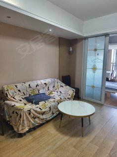 地铁旁精装一室，民用水电