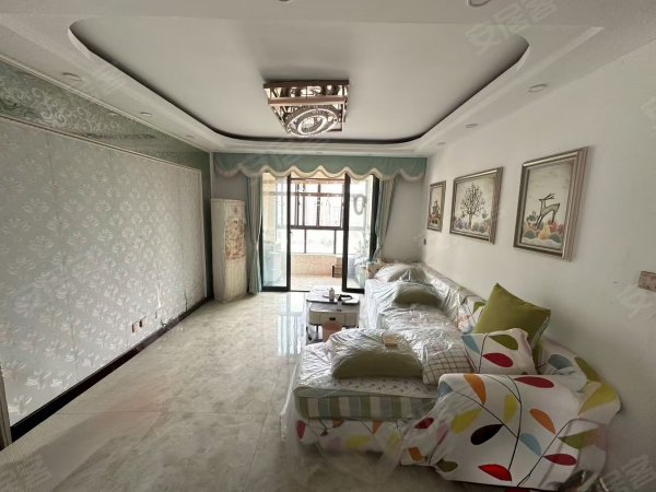 中铁滨湖名邸_精装三室_业主自住装修_全屋定制衣柜_有车位