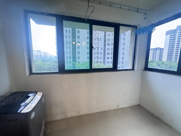 文忠苑安艺学校对面，幼儿师范地铁口，可支持短租月付，拎包入住