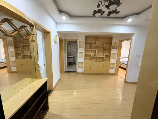 中国铁建国际城广园_电梯房_2室2厅1卫_阳光充足