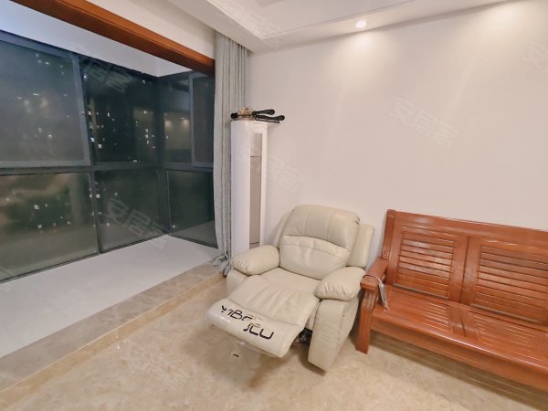 乐富强御龙湾边户三房两卫_随时看房拎包入住陪读