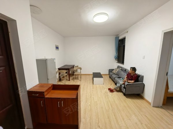 汽车西站地铁口_惠园两室一厅现房拎包入住