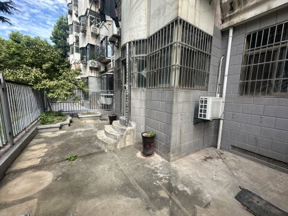 真实拍摄_绿地中心旁_精装一楼带院子_家具家电齐全_随时看