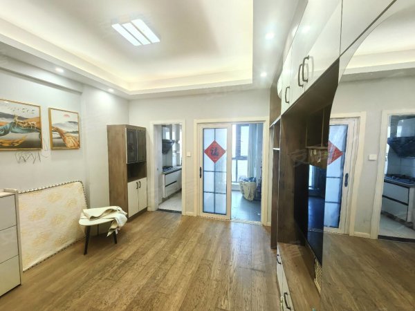 西山银杏精品一居室，自住房家具电齐全，全屋定制中央空调，臻品