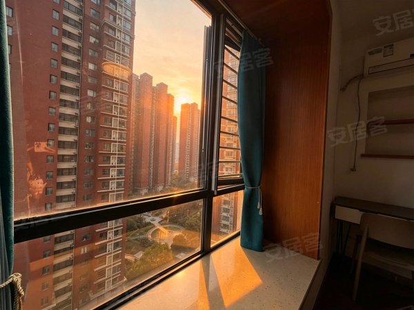 步行2分钟到紫庐地铁口_主卧带独立阳台_悦方_利港_无宗介费