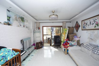 皇马花园一期_多层3楼_精装修_拎包入住