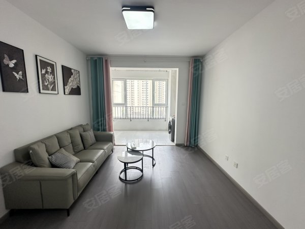 本人实拍无虚假宣传_高铁西站旁_自住三室_家具家电齐全拎包住