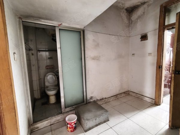 绿地中心旁_五号线地铁口_江汽四村_多层三楼两居室_随时看房