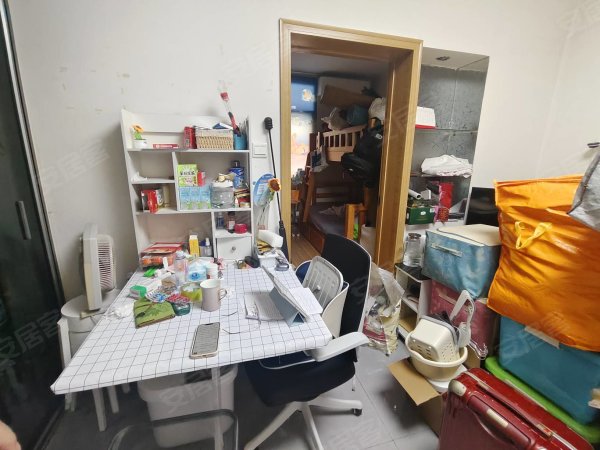 琥珀北村2楼房东自住房首次出租，家具家电齐全，拎包入住。