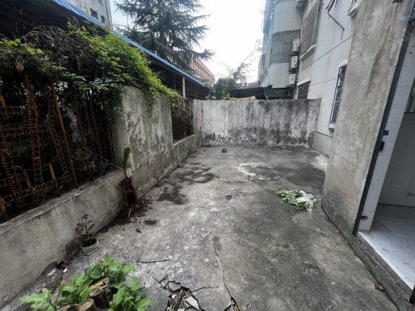 玉兰新村东区_一楼带院子_三室两厅_有钥匙_随时看房__电联