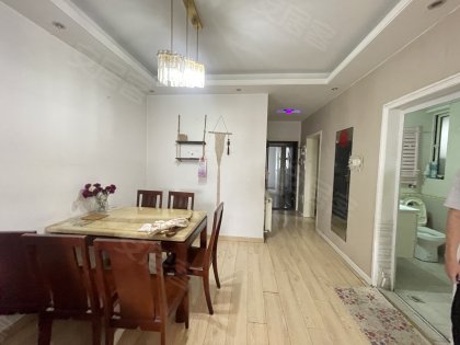 金色池塘_3室2厅1卫__电梯房_精装修88平米