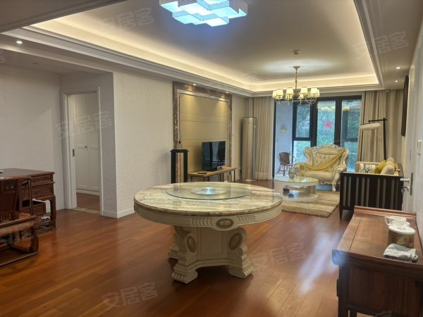 万象城_凯旋门新地中心精装修三房出租拎包入住看房方便