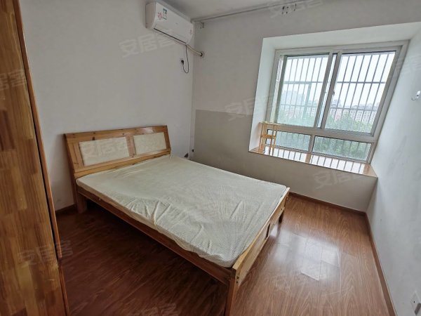 丁香家园四期有二室一厅一卫房子出租精装修家具家电齐全