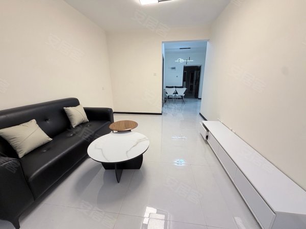 滨湖沁园_精装两室_业主自住装修_全屋定制_瓷砖金融港方圆荟