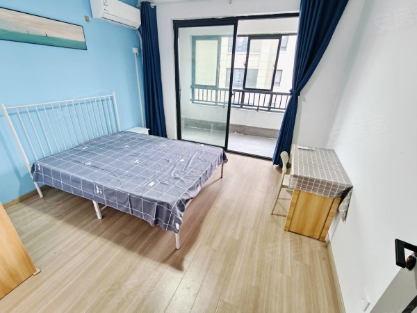 职教城东地铁站维信诺附近黉街合肥经济学院旁边，可短租可月付