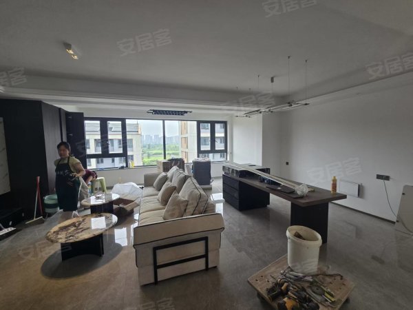 包河区三户室139.80平米正南1层